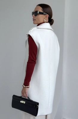 Жилет DAVA 7007 молочный Жилет DAVA 7007 молочный