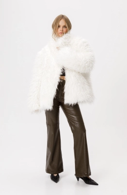 Шуба PiRS 6401 молочный Шуба PiRS 6401 молочный