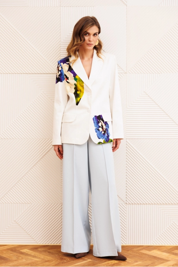 Жакет GIZART 15377 молочный с цветком